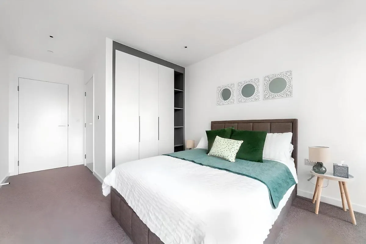 Collection Tapestry Way Apartment London