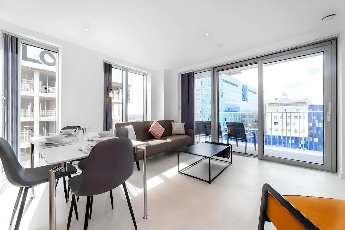 Collection Tapestry Way Apartment London