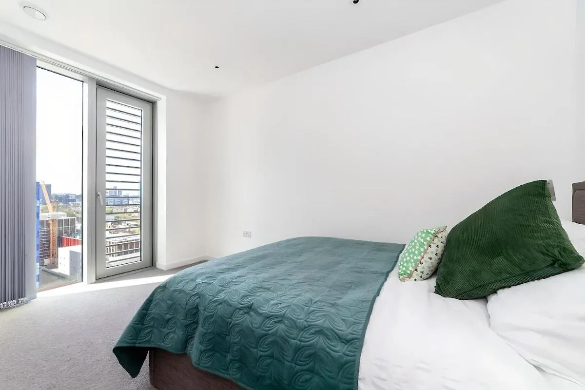 Collection Tapestry Way Apartment London