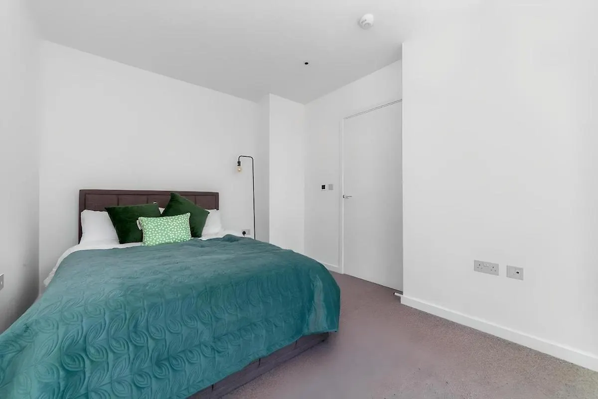 Collection Tapestry Way Apartment London